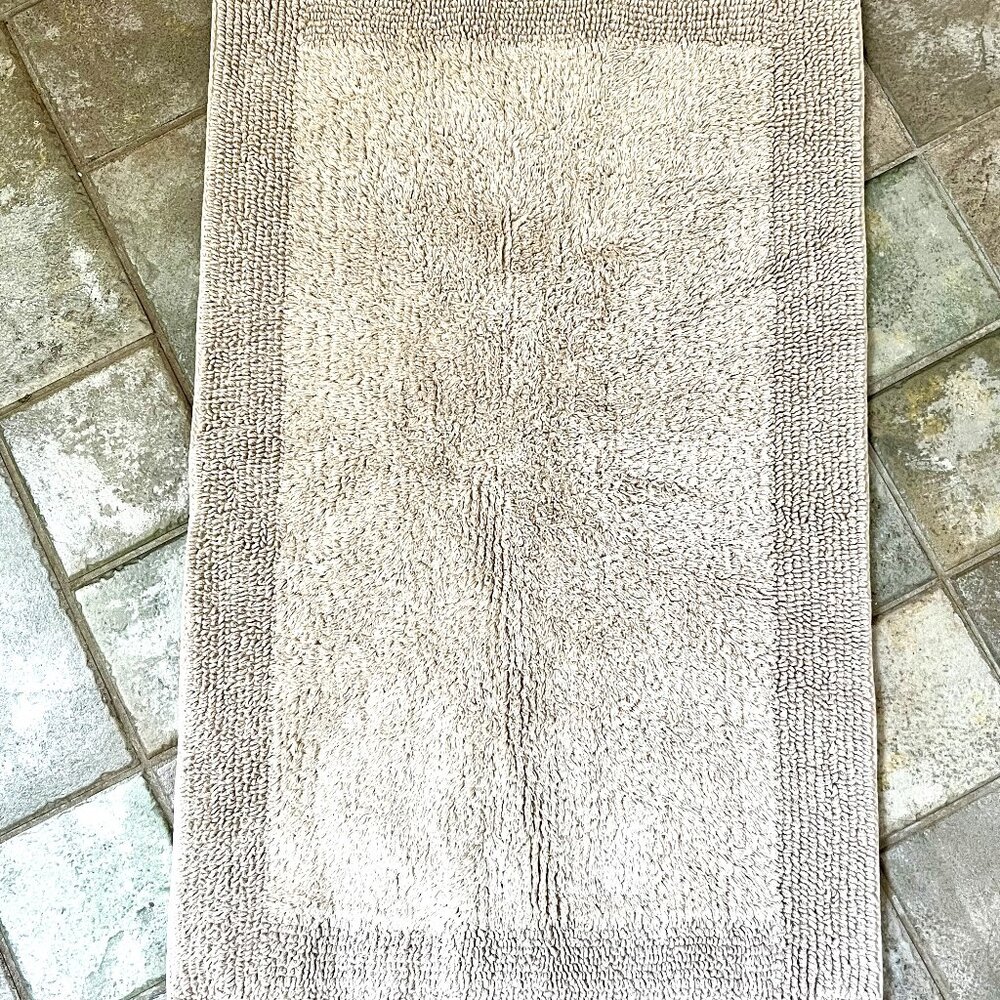 SOFT BEIGE LOOP BATHROOM RECTANGLE RUG 32" X 20.5"
